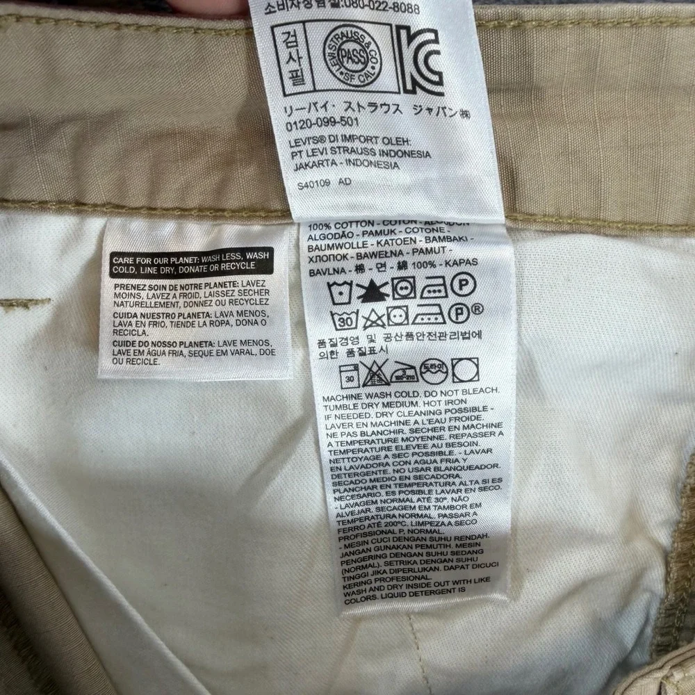 Levi's Ripstop Cargo Shorts Men's Size 40 Khaki Tan Cotton Outdoors Shorts